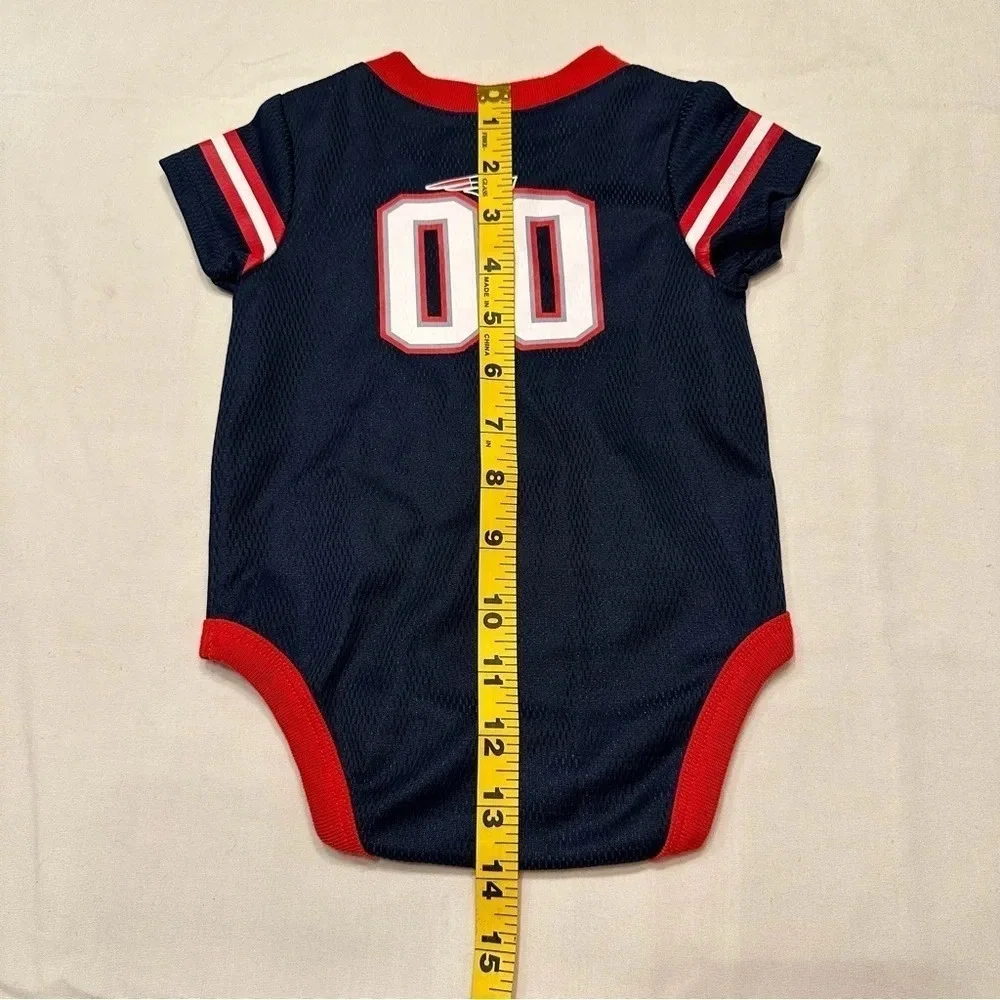 NFL TEAM APPAREL New England Patriots Bodysuit Size 0-3 month